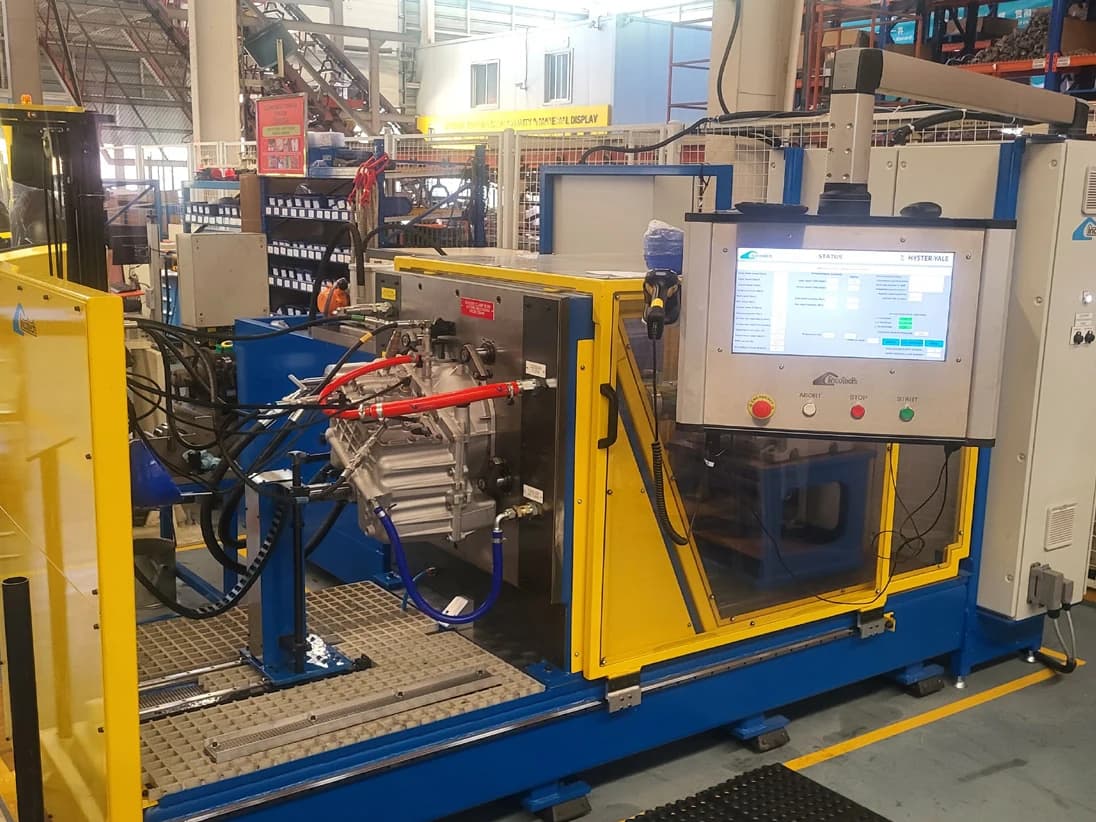 Hyster Yale gearbox mounted in the Incotech test bench beside its control panel